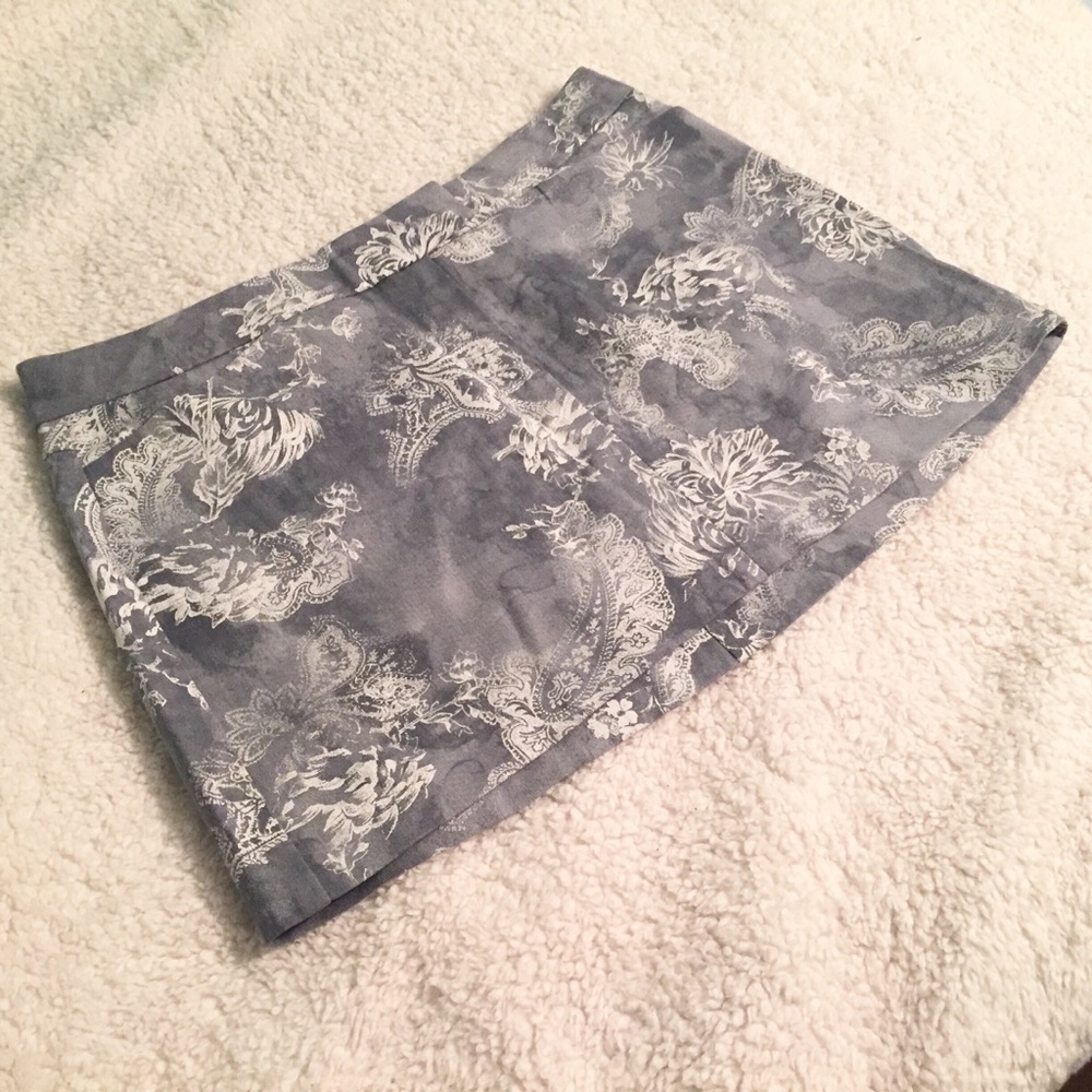 50%off offer | Bebe gray floral skirt